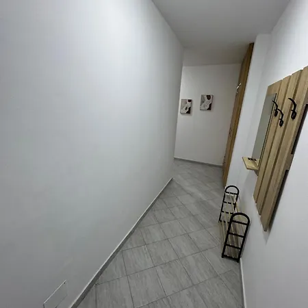 Kristi Home-5 Min Walk To Appartement
